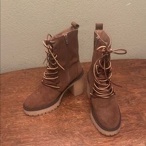 Free People Dylan Lace Up Brown Suede Boots Size 7/37-fits like a 6.5
